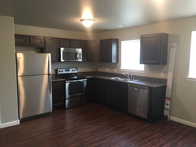 Primary Photo - 730 10th St W