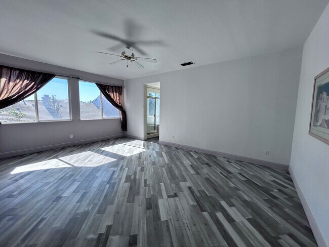 Building Photo - Beautiful Four Bedroom Home in Sacramento