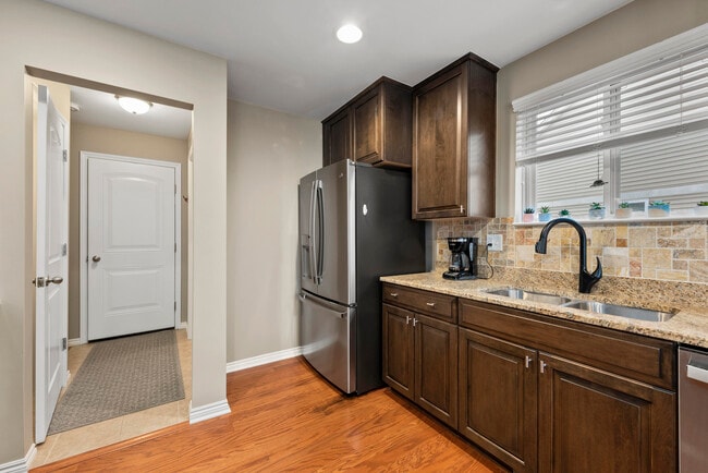 Building Photo - 21868 Kensett Dr