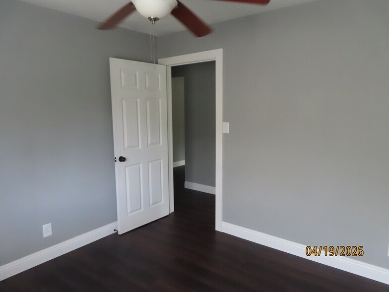 Building Photo - 10410 Broadstairs St