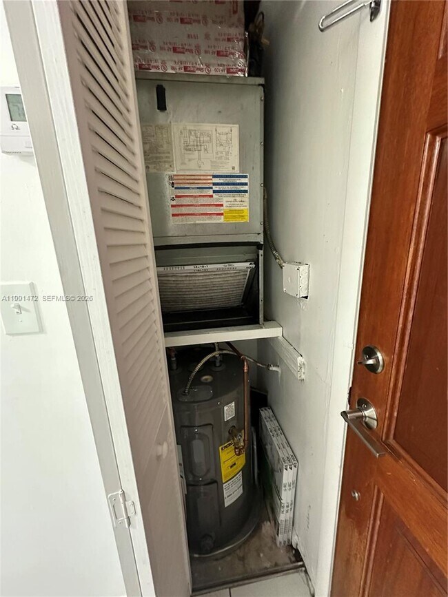 Building Photo - 10090 NW 80th Ct