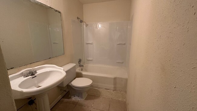 Building Photo - Cute 3 bedroom home!