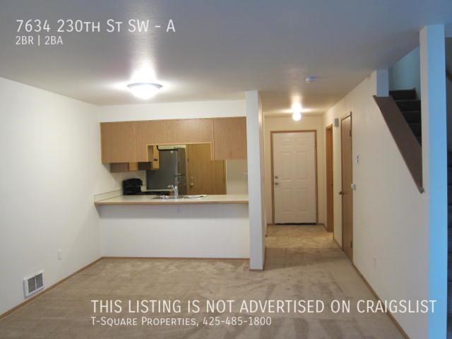 Building Photo - Townhouse unit 2 br. 1.5 bath with one car...