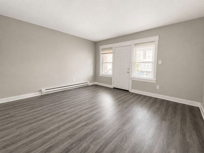 Building Photo - Spacious 3-Bedroom Rental with Front Porch, Backyard & Basement