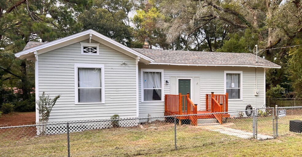 Building Photo - 206 Ridge Rd