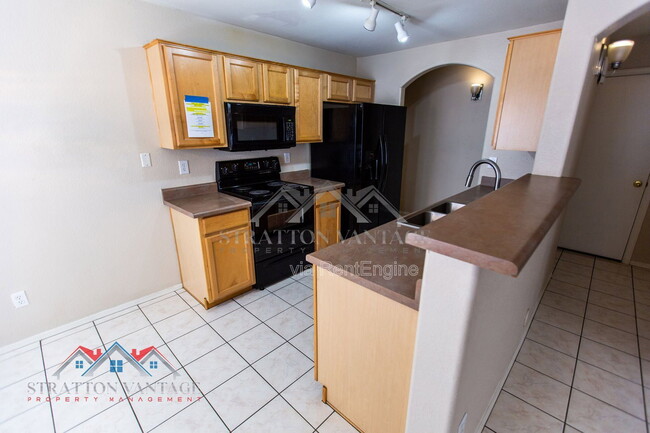 Building Photo - 12913 W Palm Ln