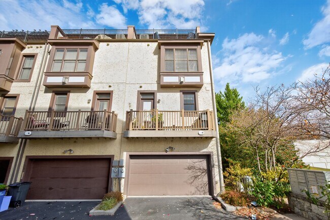 Building Photo - 2601 Hume Dr