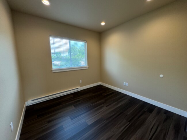 Building Photo - 310 3rd St W