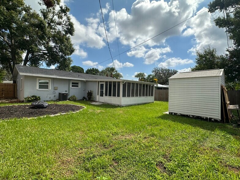 Building Photo - 5932 McKee Lake Dr N