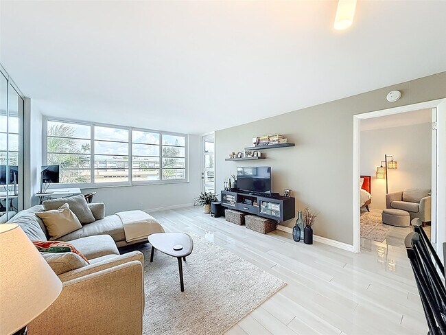 Building Photo - 2741 Taft St