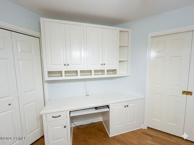 Building Photo - 1305 Rowland Dr