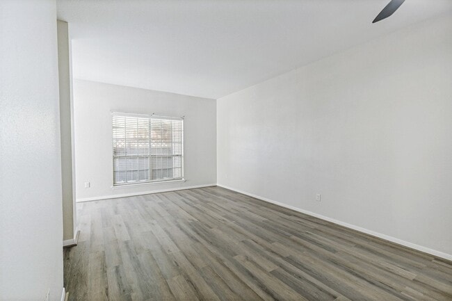 Building Photo - 2626 Holly Hall St