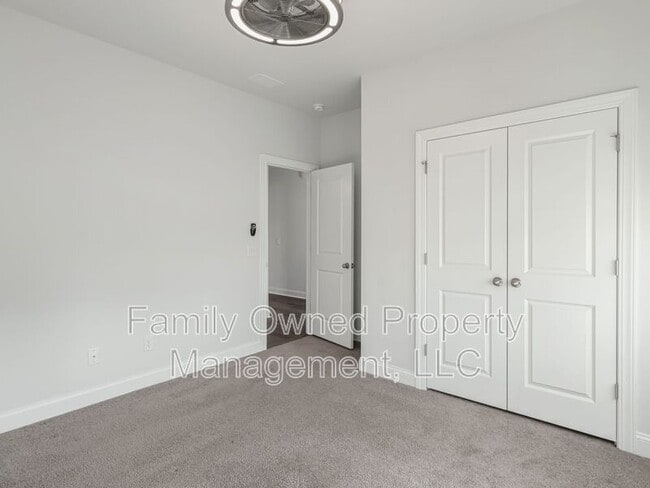 Building Photo - 208 Shortmarsh St