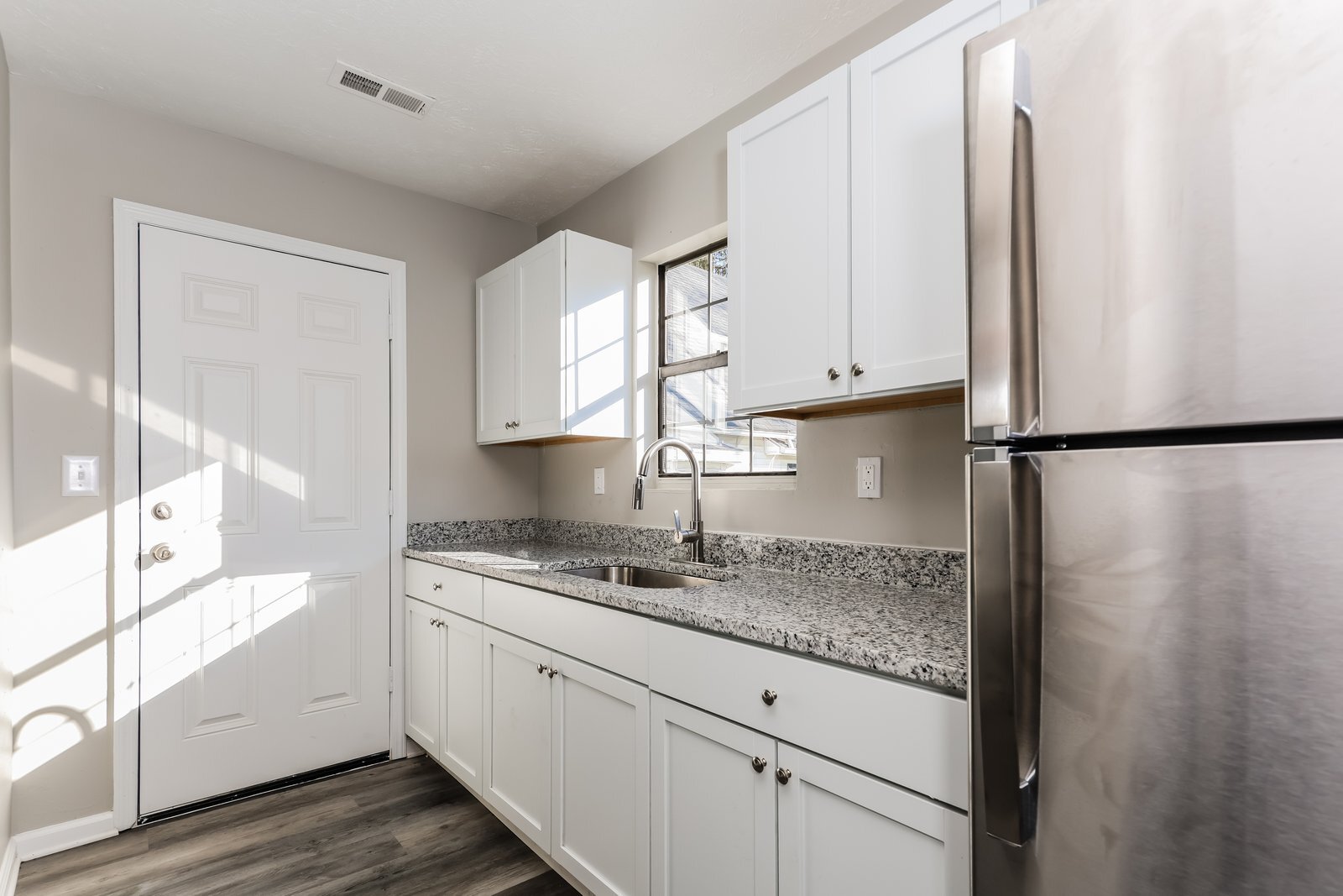 Building Photo - 1851 Norwood Ave