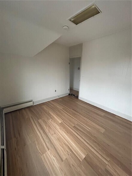 Building Photo - 22 Heaton St