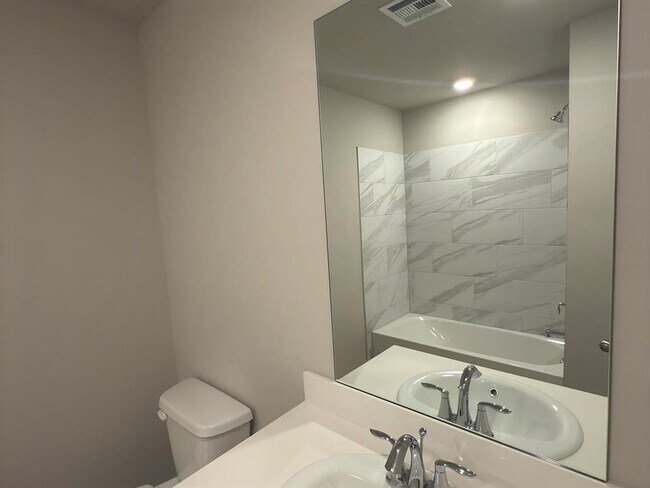 Building Photo - 2924 Firefly Dr