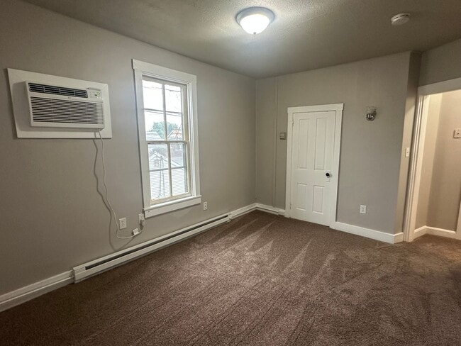 Building Photo - 39 E Willow St