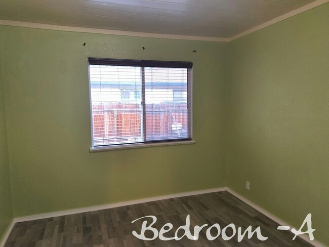 Building Photo - 2564 Elwood Ave