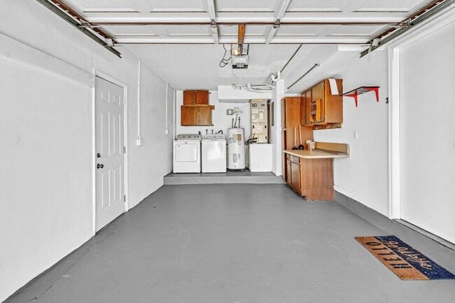 Building Photo - 2438 Southridge Rd