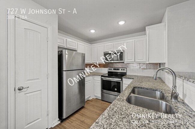 Building Photo - 727 W Johnson St