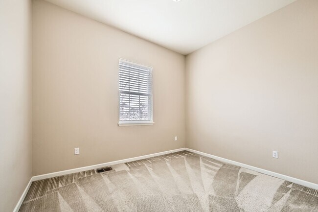 Building Photo - 4 Bed/4Bath Ranch-style home in the sought-after Meadow Mountain Villas community of southwest Lo...