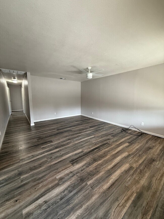 Building Photo - 307 Livoti Ave