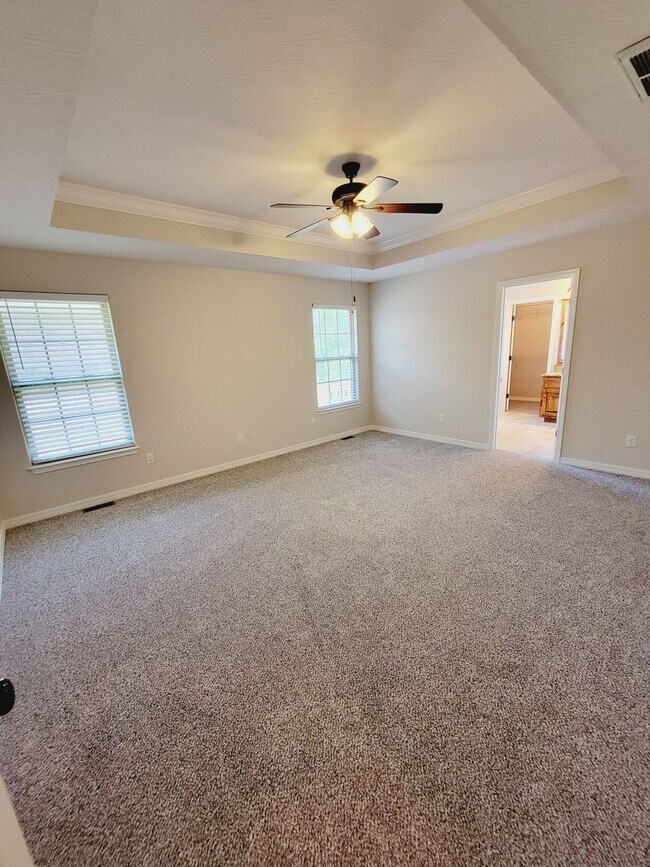Building Photo - Prairie View Estates,  4 BR - 3 Car Garage...