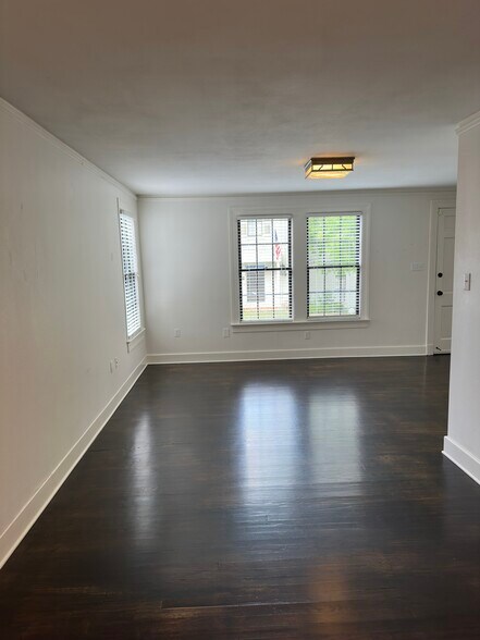 Building Photo - 772 Lakeland Dr