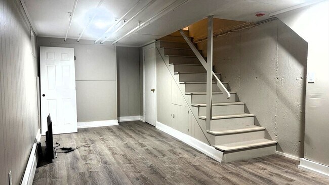 Building Photo - 220 Hamilton St