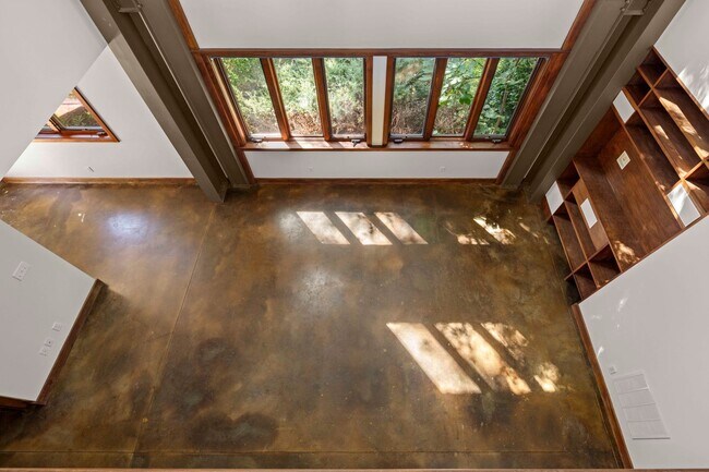 Building Photo - West Asheville Oasis