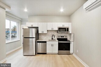 Building Photo - 316 S 52nd St