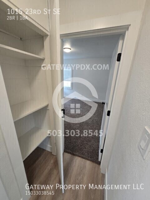 Building Photo - 1015 23rd St SE