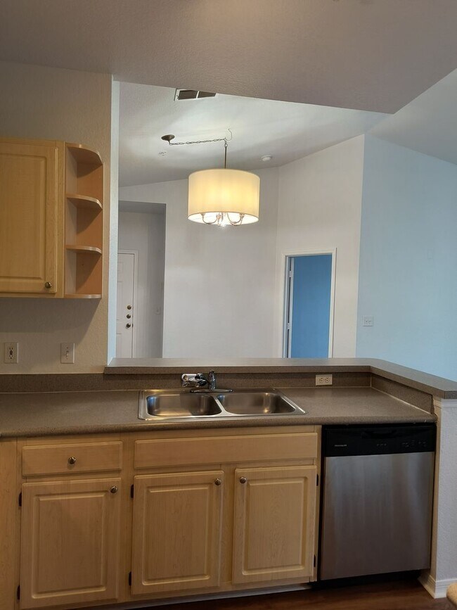 Building Photo - FREE RENT!!! Spacious condo in Gated Legacy Dunes