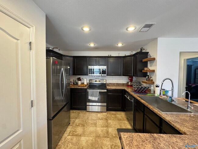 Building Photo - 709 Oak Cove Ln NW