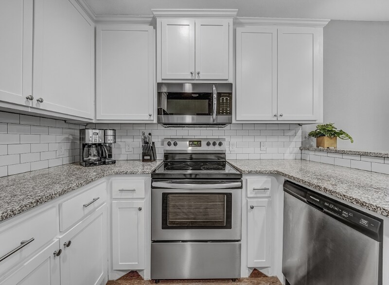 Building Photo - 3320 Robin Ln