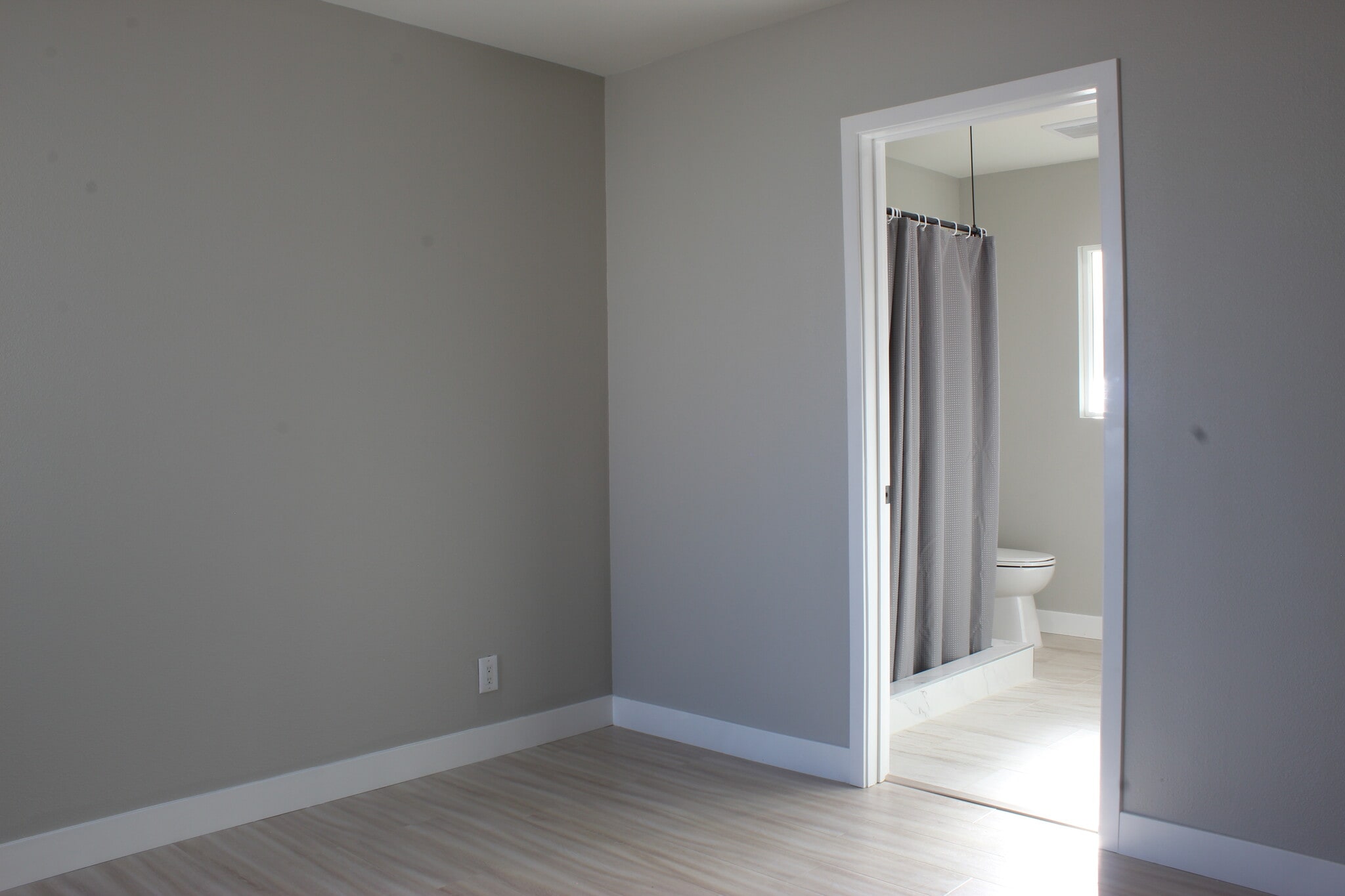 Primary Room / Bathroom - 20801 Bassett St