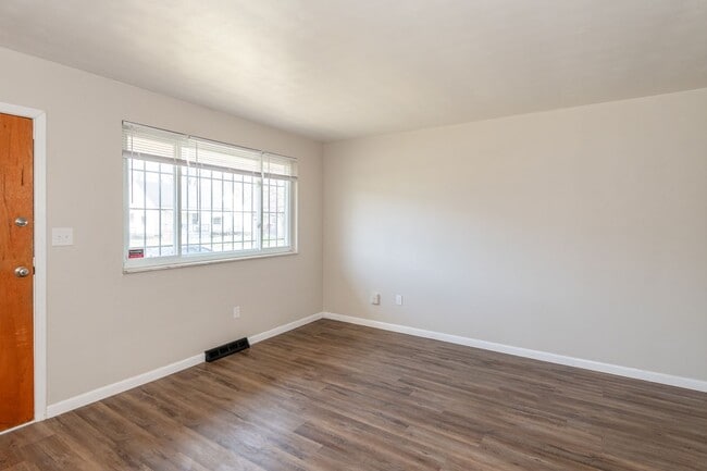 Building Photo - Adorable 2-bedroom 2-bathroom home