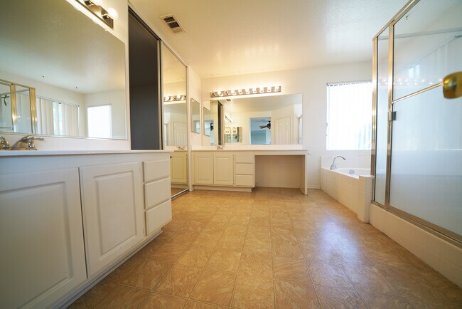 Building Photo - 29070 St Tropez Pl