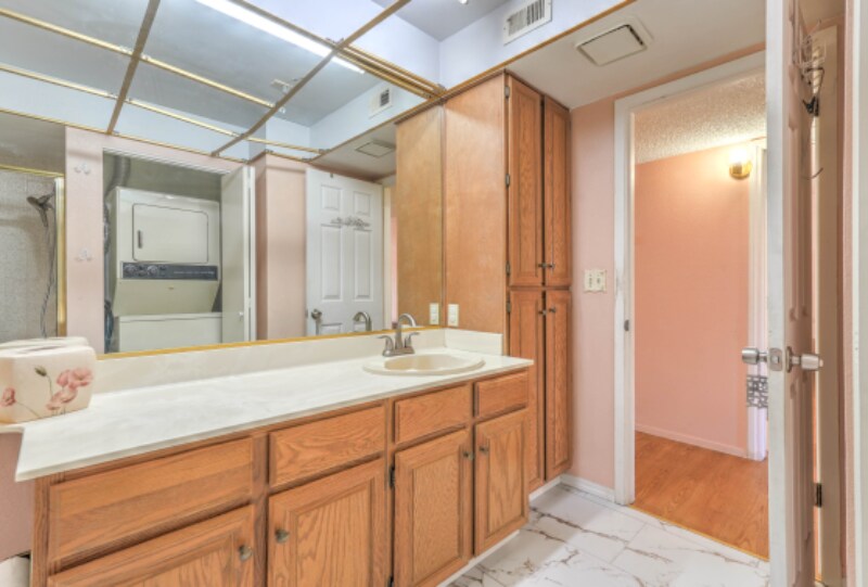 Building Photo - 1751 E Reno Ave