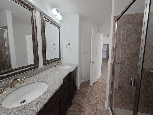 Building Photo - 1612 N Torrey Pines Dr