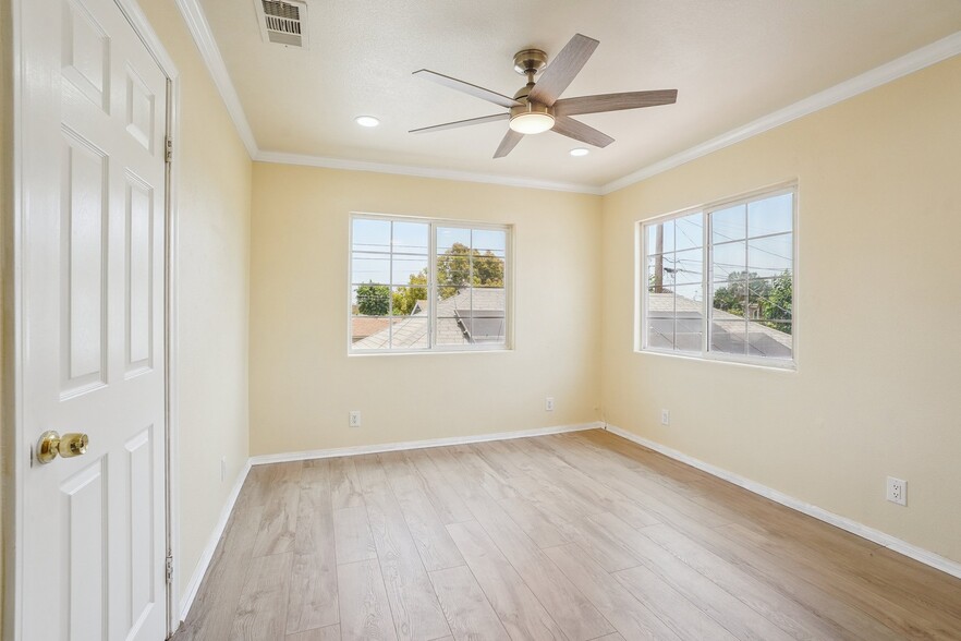 Building Photo - 5248 N Gareloch Ave