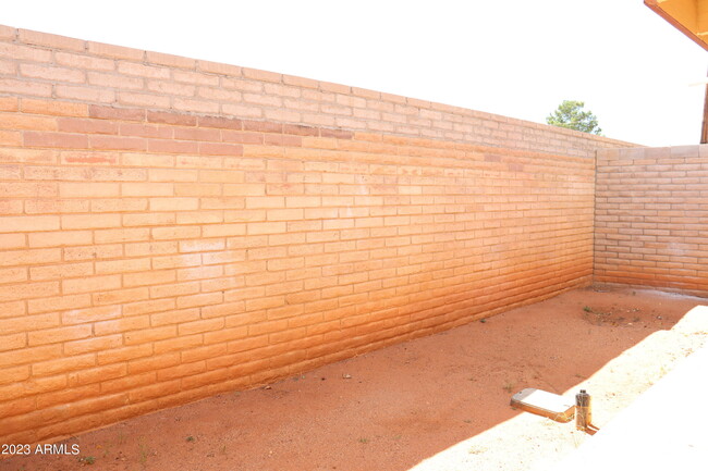 Building Photo - 1052 Chaparral Cir