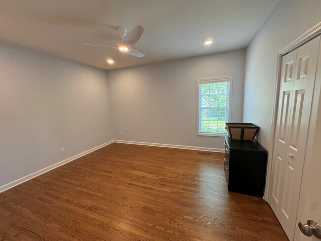 Building Photo - 32 Beryl Cir