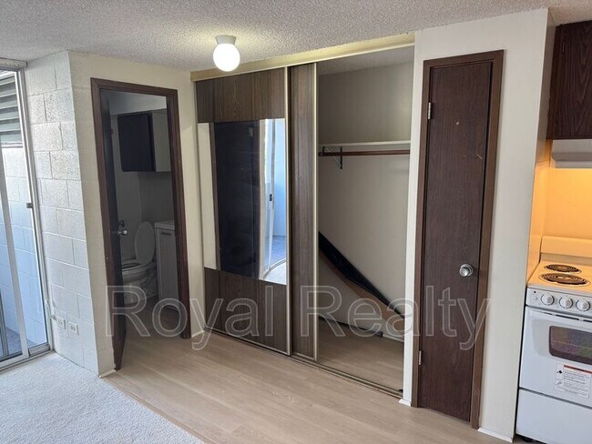 Building Photo - 824 Kinau St