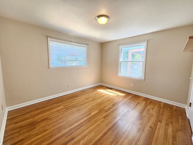 Building Photo - $1,700 - 2 Bed / 1 Bath Charming Rancher H...