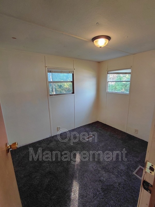 Building Photo - 301 Mantle Ave
