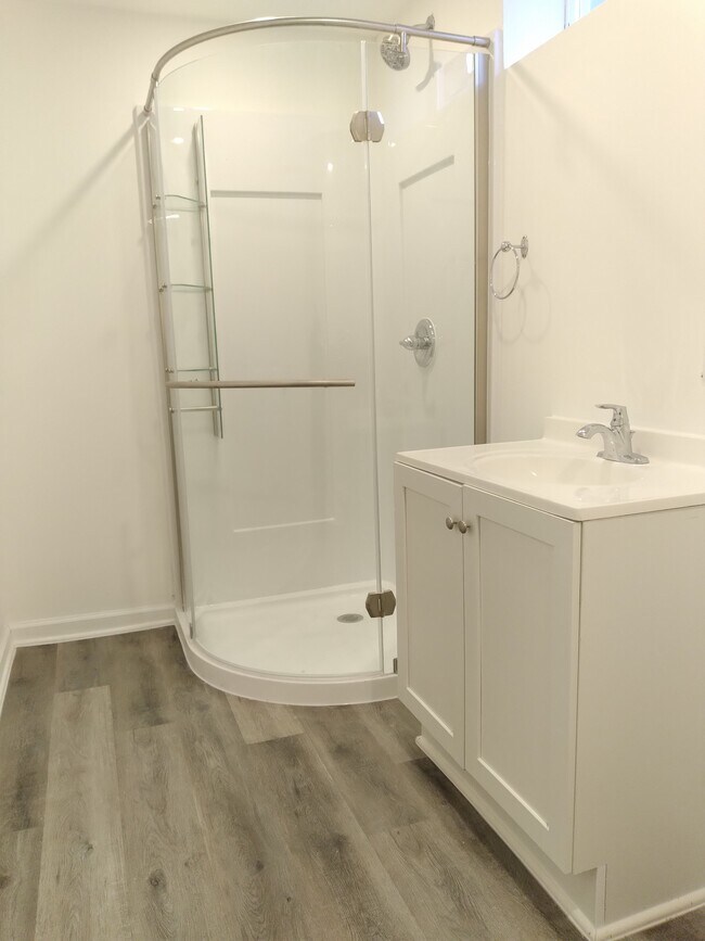 Building Photo - 8215 Oakland Ave S