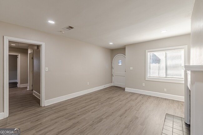 Building Photo - 1376 Westmont Rd SW