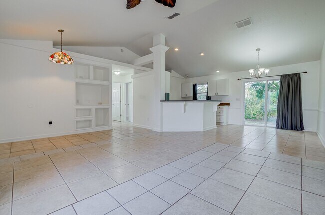 Building Photo - Very Nice 3/2 Home w/ Fenced Yard in St. Cloud with Bonus Room