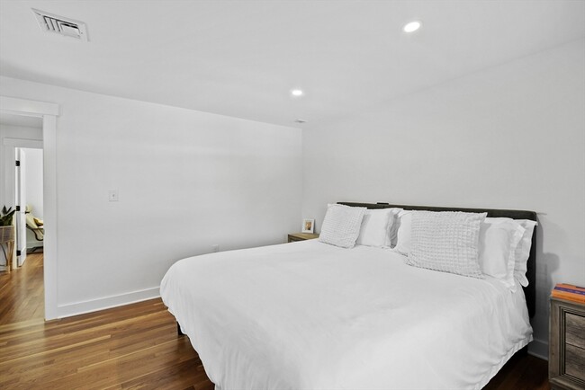 Building Photo - 9 Park St